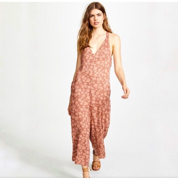 Knot Sisters Pretty Floral Cropped Jumpsuit size Large - Picture 1 of 10